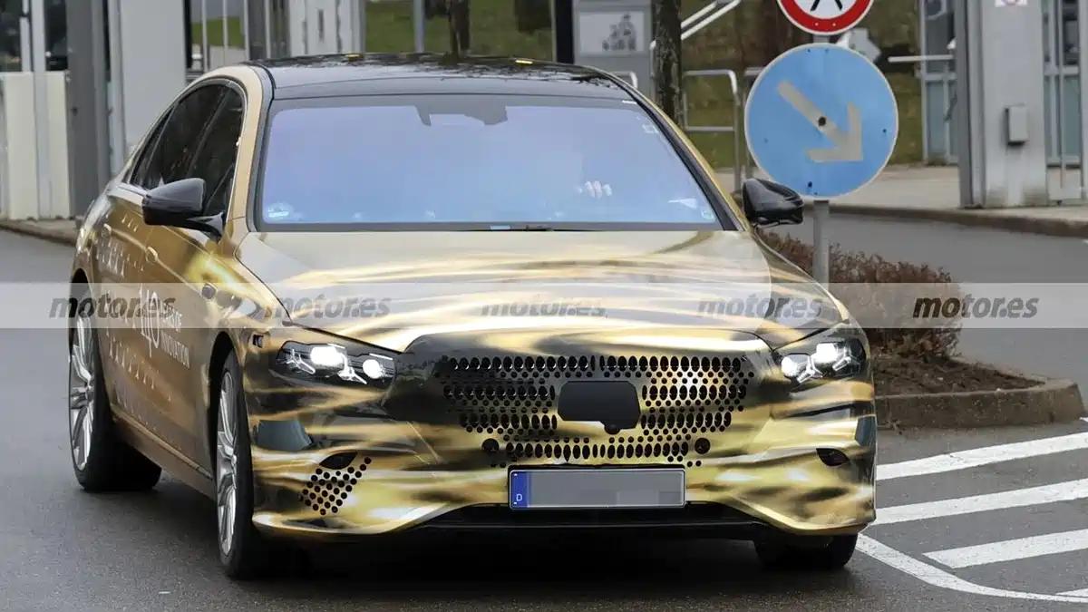 新款奔驰S谍照曝光，内外均有变化，插混+轻混双动力