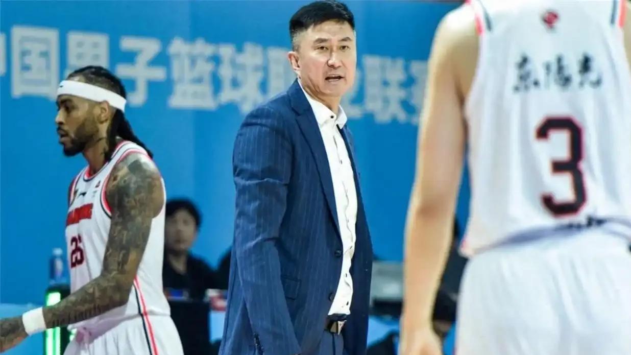 杨鸣四年庆生赢冠军！莫兰德成辽宁争冠双刃剑，做好两点便能圆梦