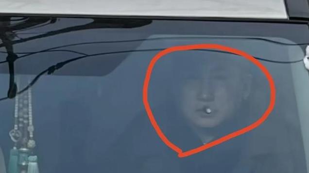 冤过窦娥，男子开车抽烟被扣分还申诉失败，真相让人哭笑不得