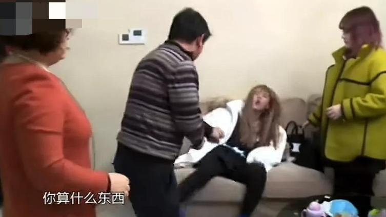 26岁韩安冉再传婚变，婆媳关系恶化丈夫冷漠，女儿养成了曾经的她