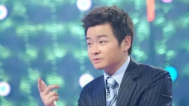 他是央视知名主持人，31岁因一句话离央视赴美国，如今48岁怎样了