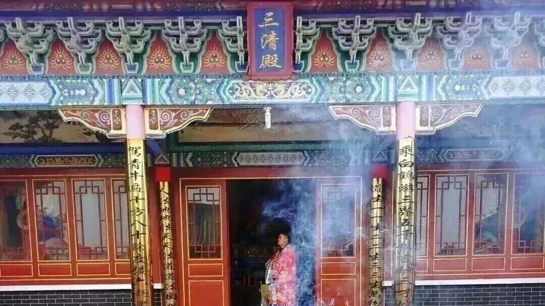 姜群解梦：梦见赶集有哪些运势征兆与预示？