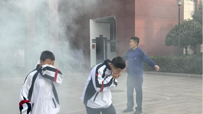 衡阳市华新实验中学开展消防安全实操演练
