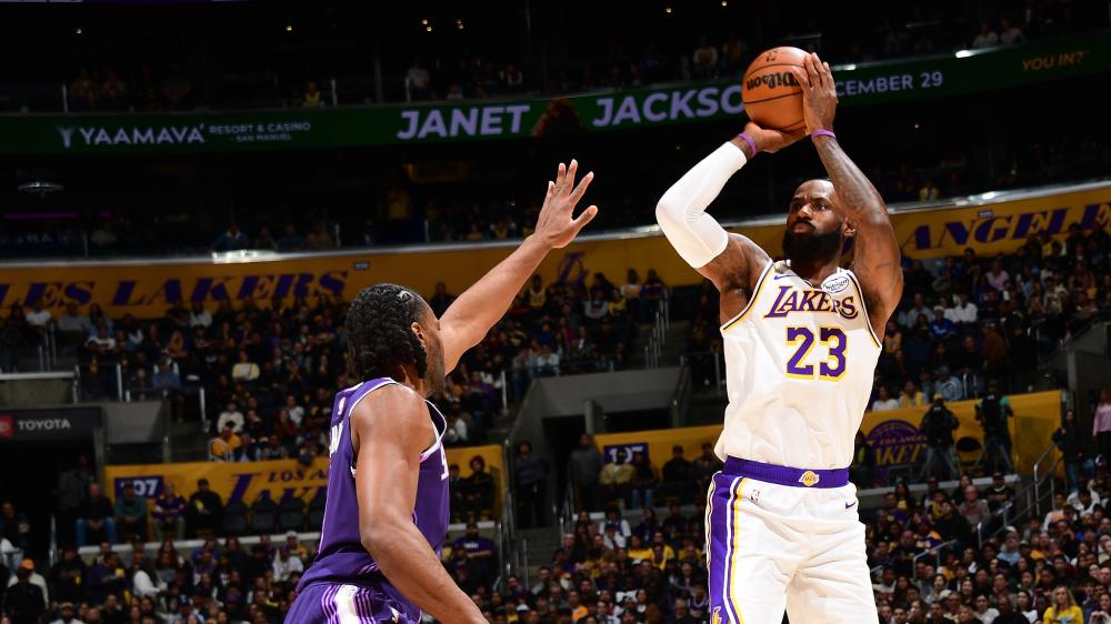 13中11创新高，詹姆斯回击质疑！湖人24分大胜雷迪克终于开窍了