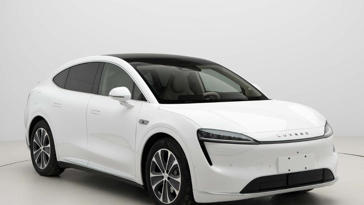 果然没看走眼！智界R7增程四驱版现身目录，电池包切换有惊喜