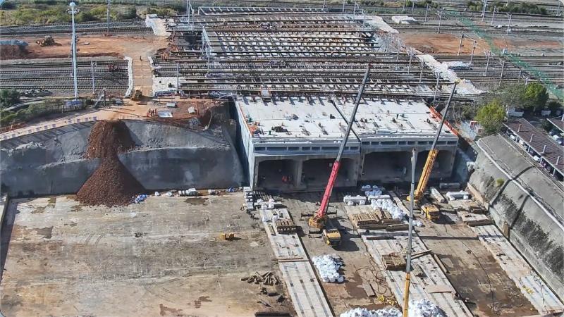 江西南昌：圭峰大道框架桥成功下穿南昌西站