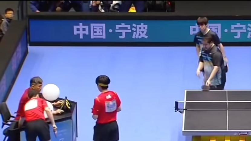 笑喷！全运会龙队王楚钦真有默契，都没带毛巾，借弟弟黄友政毛巾