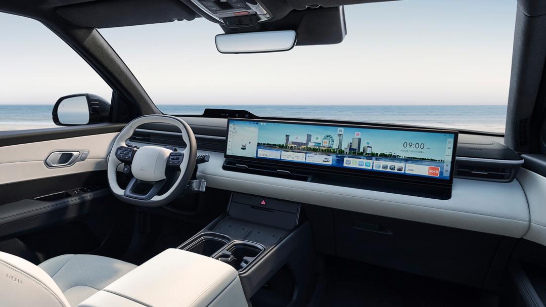 新车座舱周报：30英寸大屏成新热门，高通8295不再是首选？