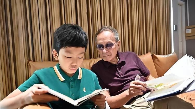 配音大师的尊严之战：童自荣与李连杰的二十年隔空交锋