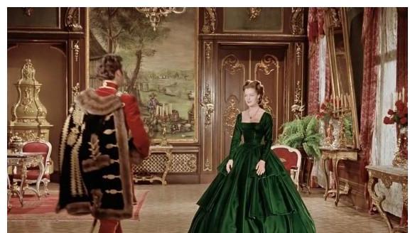 茜茜公主：处处被婆婆压制，她唯一能掌控的就是自己的美貌和身材