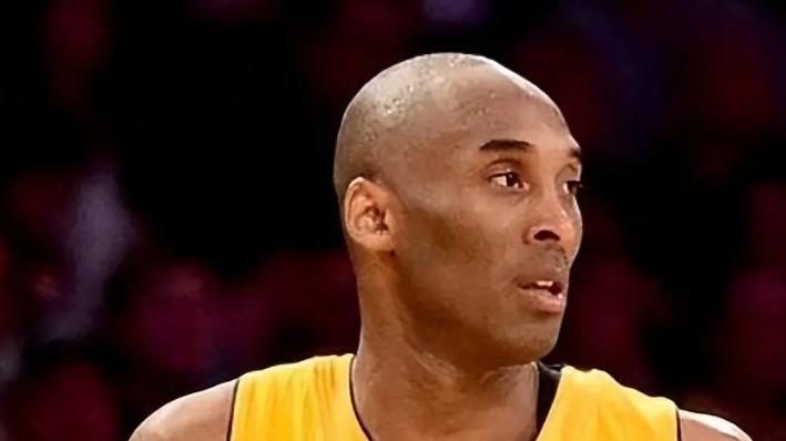 虽然科比的总冠军比奥尼尔多了1个，但历史地位不如奥尼尔