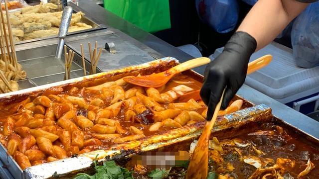 把顾客当傻子，难怪这么快倒闭，现在居然还有人开这种餐馆？