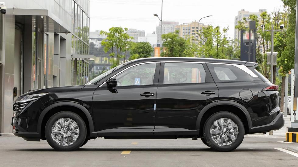 六座、七座可选，细节有待提升，大空间SUV选日产探陆能行吗？