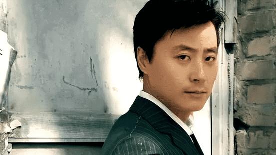 ​演员任程伟，娶初恋黄蕾，钱也归她管，成名后更爱她