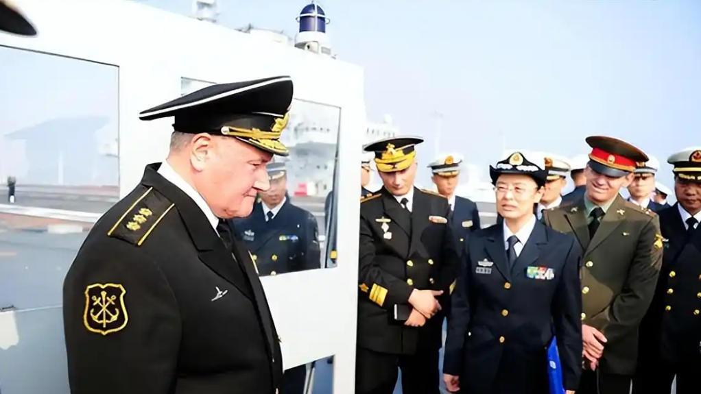 中国对辽宁舰做了什么？让刚登舰的俄罗斯海军司令，顿时脸色骤变