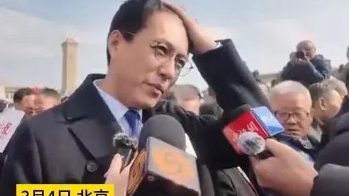 靳东：从荧幕到政坛，帅气与家庭并重的人生赢家