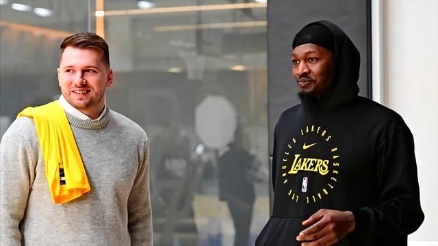 NBA春晚之湖人：詹姆斯老当益壮！里弗斯值顶薪！东契奇和电风扇一言难尽
