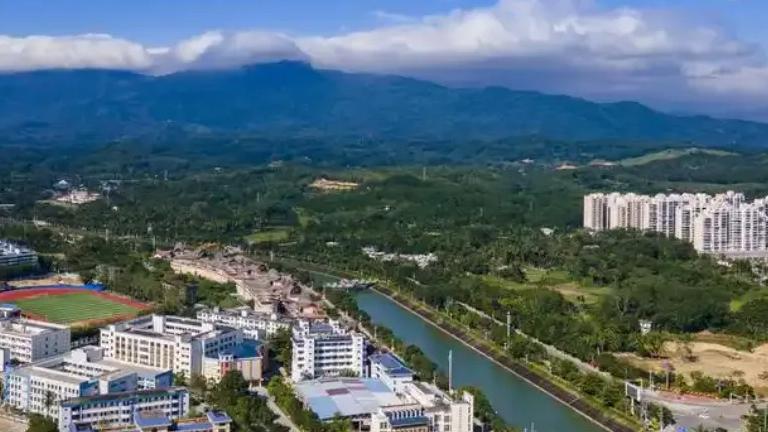 中央为发展海南：保亭升副省，琼中并入白沙，儋州五指山合并