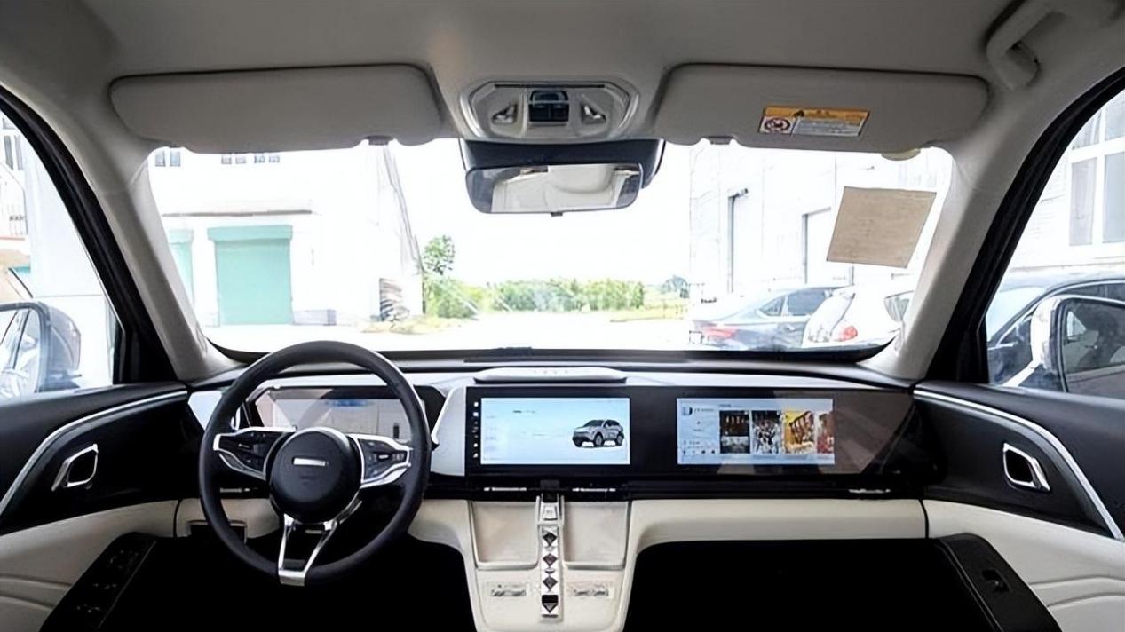 配独立中控屏搭载二代Hi4电四驱，哈弗二代枭龙MAX内饰官图