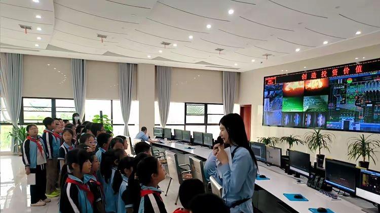 “小手拉大手 分类齐步走”—井冈山经开区开展垃圾分类体验日活动