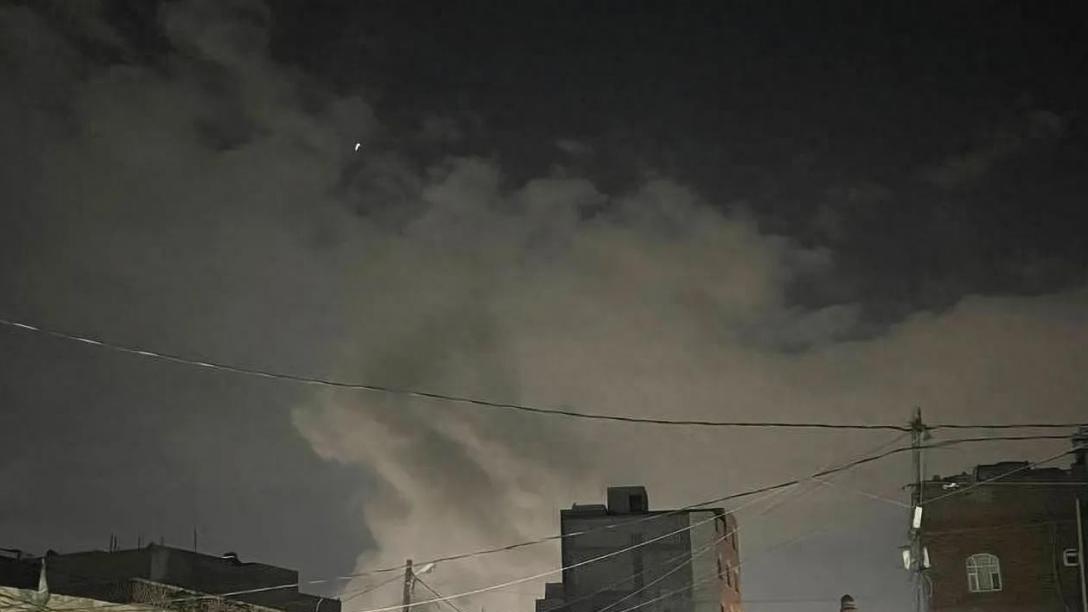 也门战火：航母三次被炸，美国霸权的黄昏？
