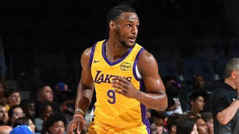 布朗尼：我很少有机会和老詹一起训练 不随队我会8点起9点开练