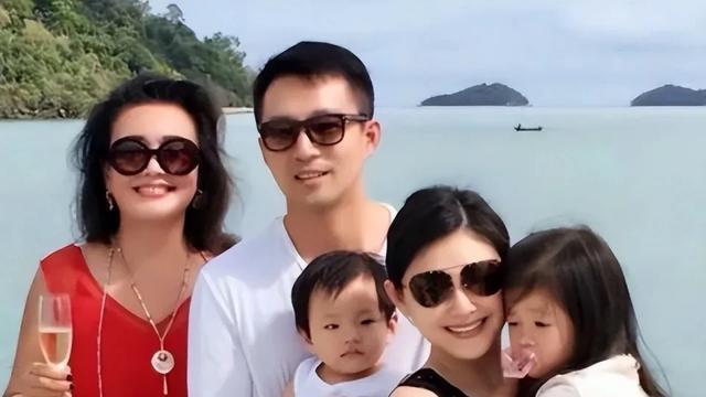 小玥儿露脸了！别说基因确实很强大，面对汪小菲的镜头很自信开朗