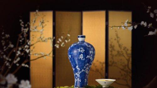 一只梅瓶的邀约：在焦虑世界里，安放从容的心