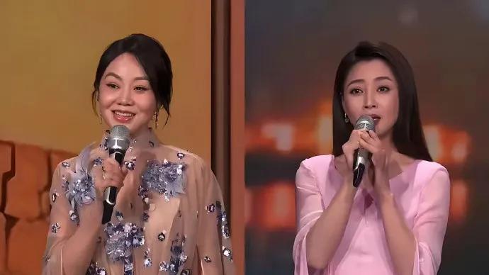 春晚女星魅力全开：她们的穿搭让你欲罢不能！