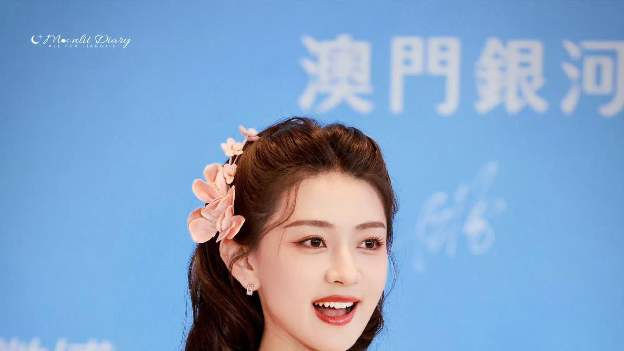 梁洁这朵花，是直接开进我心里了！