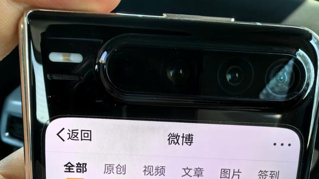 社交必备！无需展开，华为Pura X外屏可刷微博、回微信、看小红书