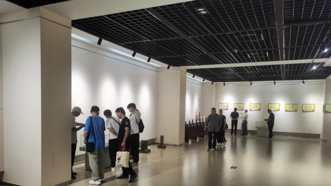 河北省革命文物展在石家庄市博物馆开幕