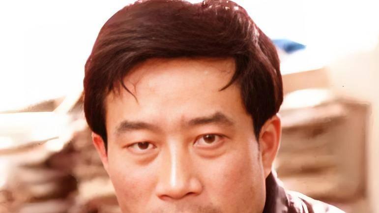 演员李雪健：娶初恋恩爱42年生一子，拍戏片酬全交给妻子