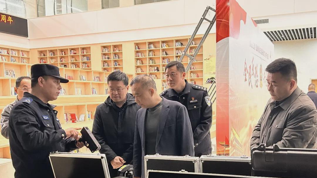 信阳工程职业学院与固始县公安局联合开展反恐宣传启动仪式