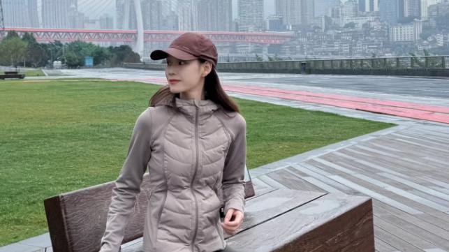 今年运动羽绒服火了？唯品会销量增70%，网友找到两大原因