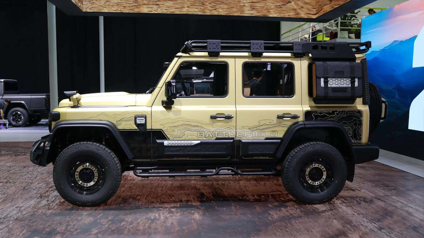 广州车展：212都卖到20多万了？“高地版”越野确实有点东西