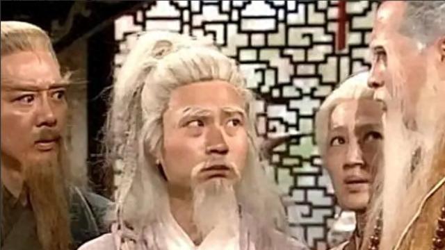 难怪周伯通不见踪影，你看他怎么死的？被数百上千人围殴而亡