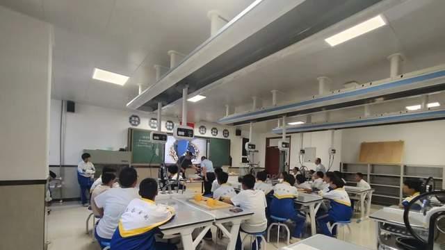 鄂尔多斯市一中伊金霍洛分校：“指尖上的中秋”劳动课 传承文化育新苗