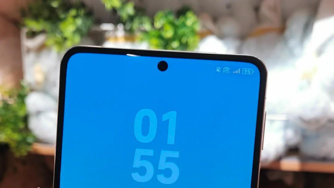 双旦送礼新宠！华为Pura X：情绪与实用价值双满分的“夸夸神器”