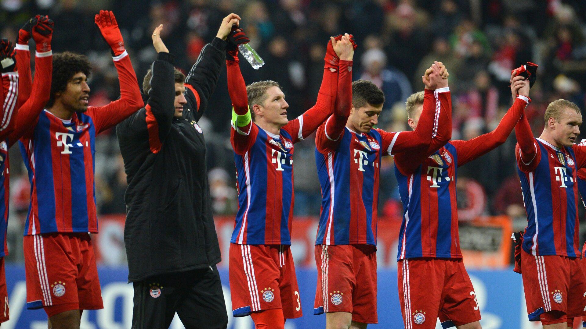 记者：拜仁总是让伤员过早回归训练，这增加了伤情反复的风险