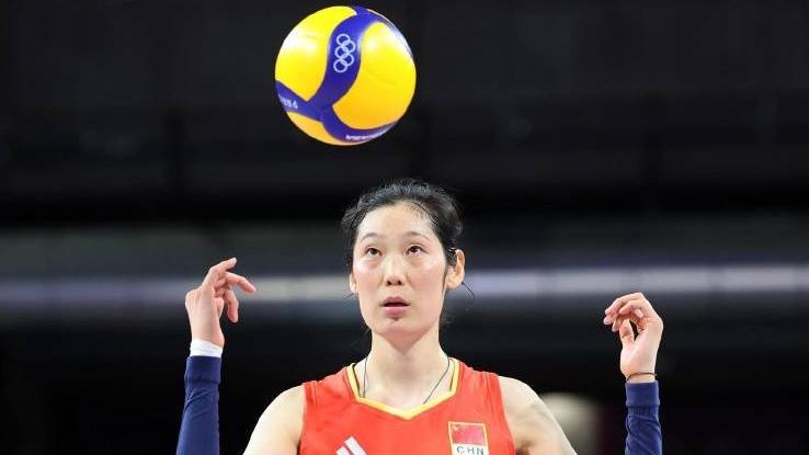 朱婷再封神！三夺欧冠创亚洲纪录，郎平姚迪现场飙泪见证历史
