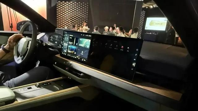 第八代全新雷克萨斯ES内饰曝光，内饰竟配双大屏, 这次真“理想”