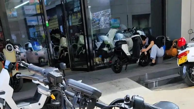​小牛电动推出新型电摩FX风速 行业配置标准引关注