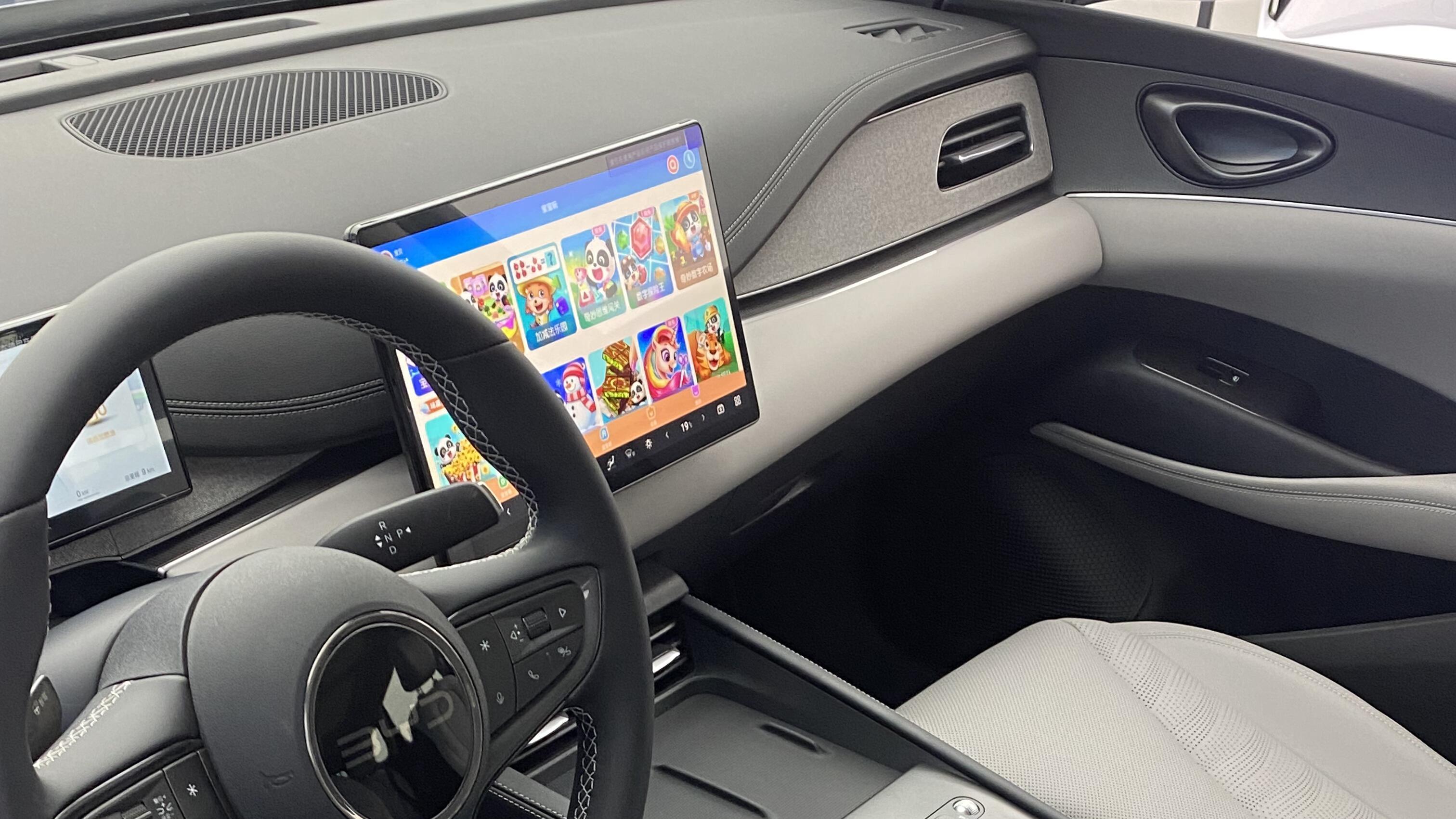 10万出头买旅行车还送冰箱？海豹06DM-i旅行版这配置太香了