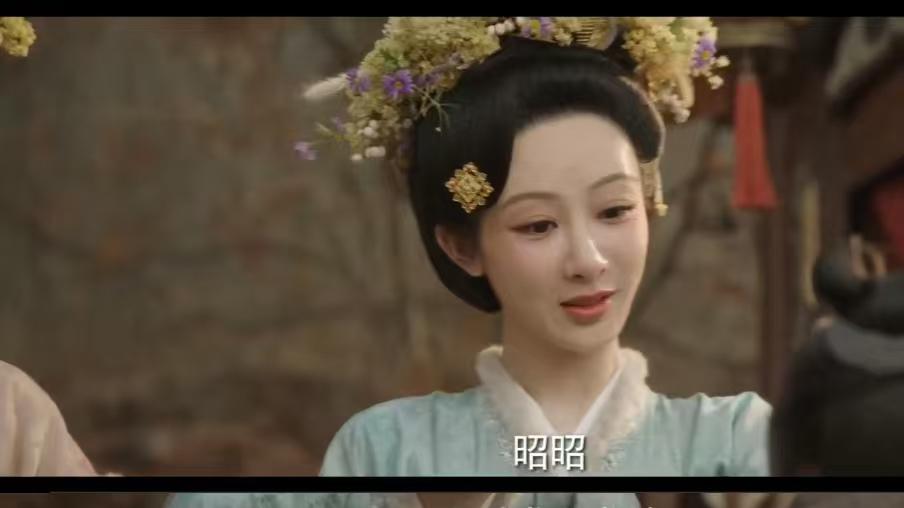 《锦绣芳华》网友太会玩梗了，“蒋长扬来早了，要不然何惟芳就当上山大王了”，为啥何惟芳自救能力总这么强