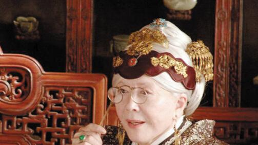 王熙凤过生日，主动给李纨出分子钱，邢夫人带头叫好，王夫人为何一言不发？