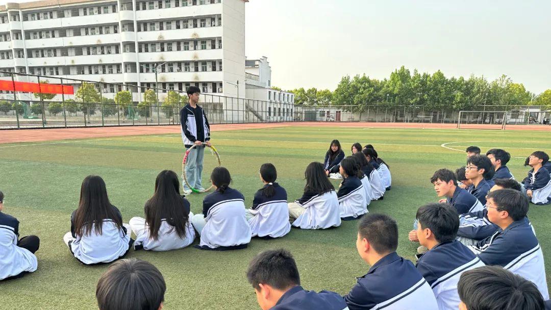 淮滨二高：青春携手圈动同心