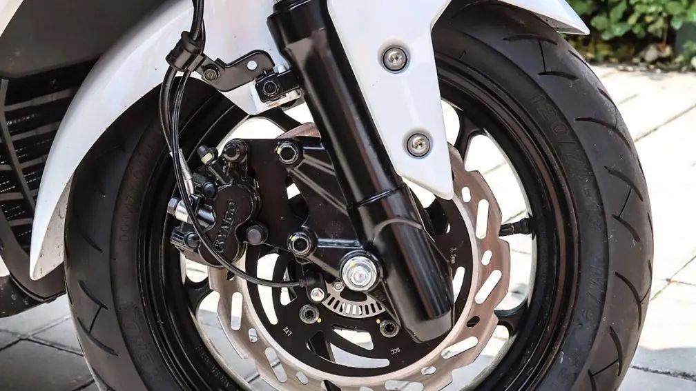 2025款光阳Racing H150悦享版上市，纯平踏板设计，安全双电控系统售价13980元