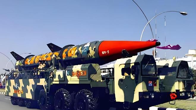 全球9个拥核国，巴基斯坦又穷又落后，是如何获得核武器的？