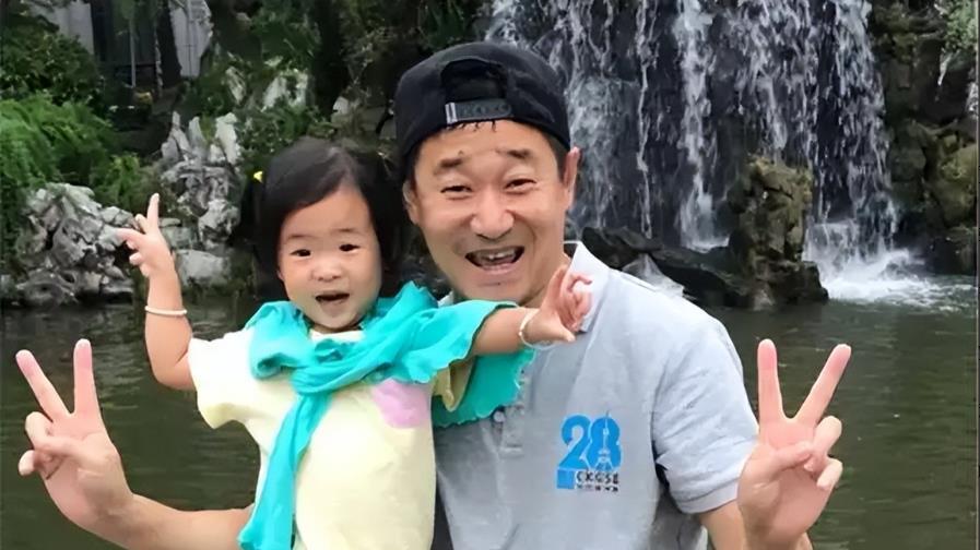 焊工逆袭影帝娶海归娇妻，王景春用时间证明实力派爱情